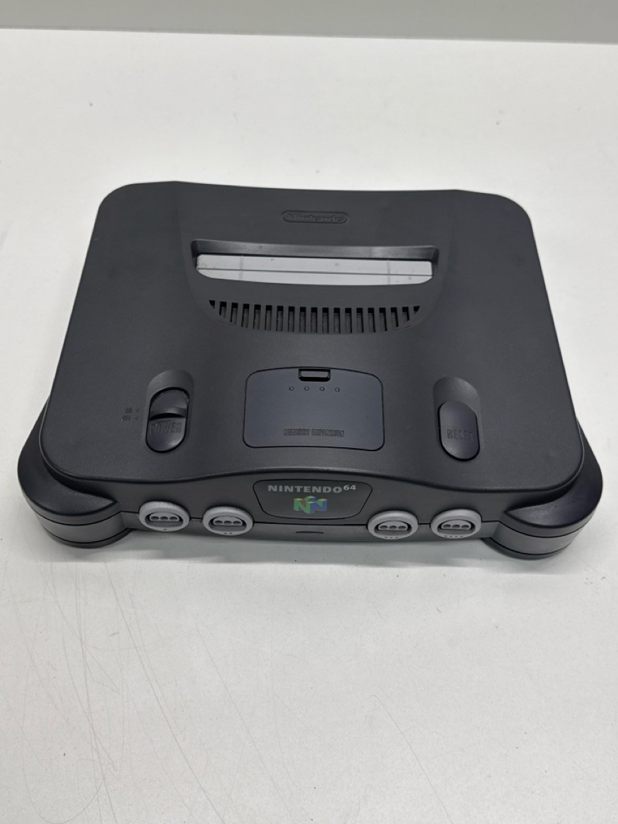 Nintendo 64 Console With Accessories (P03065611)