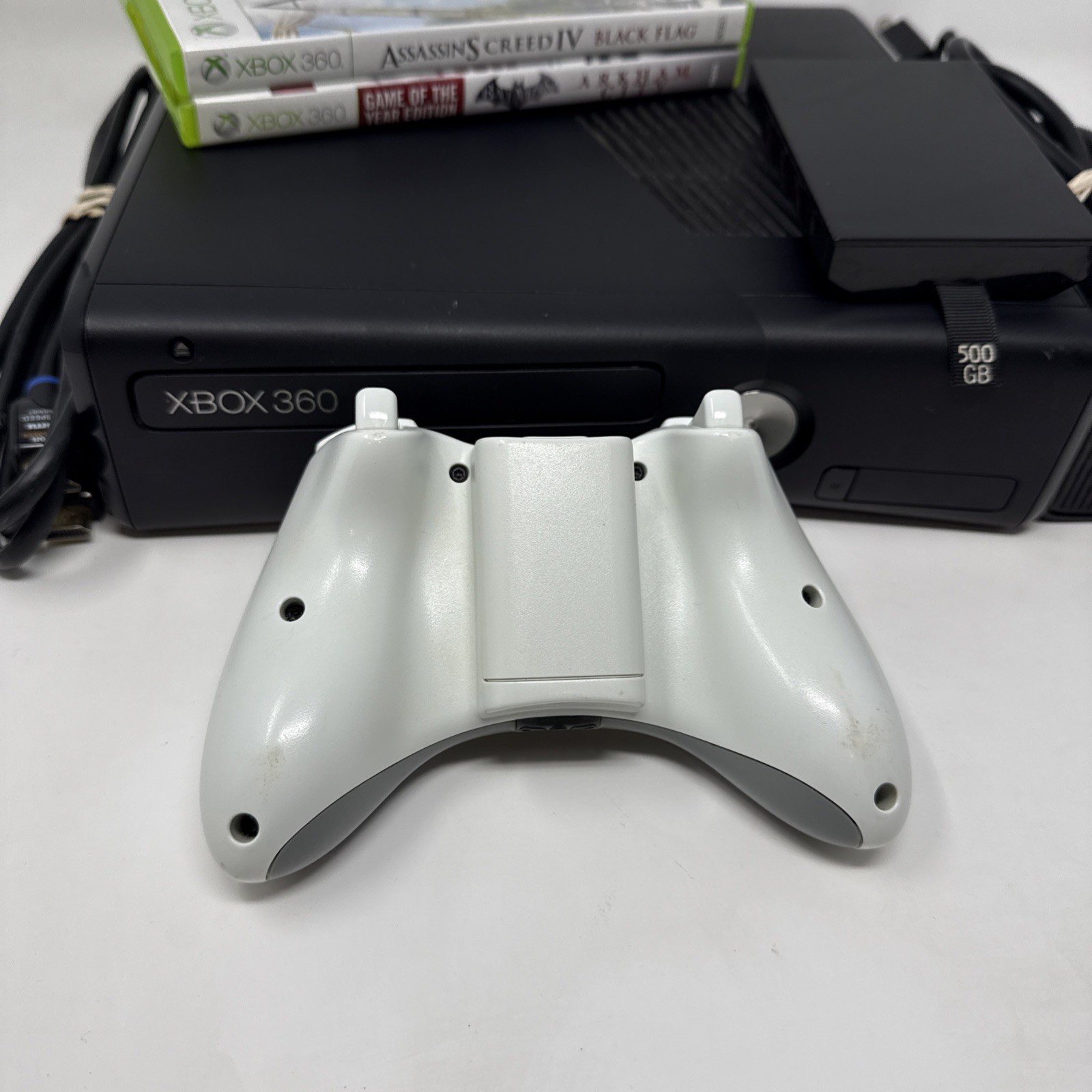 MICROSOFT XBOX 360S – 500GB – 1439 – Controller, Cables, 2 Games Tested Works