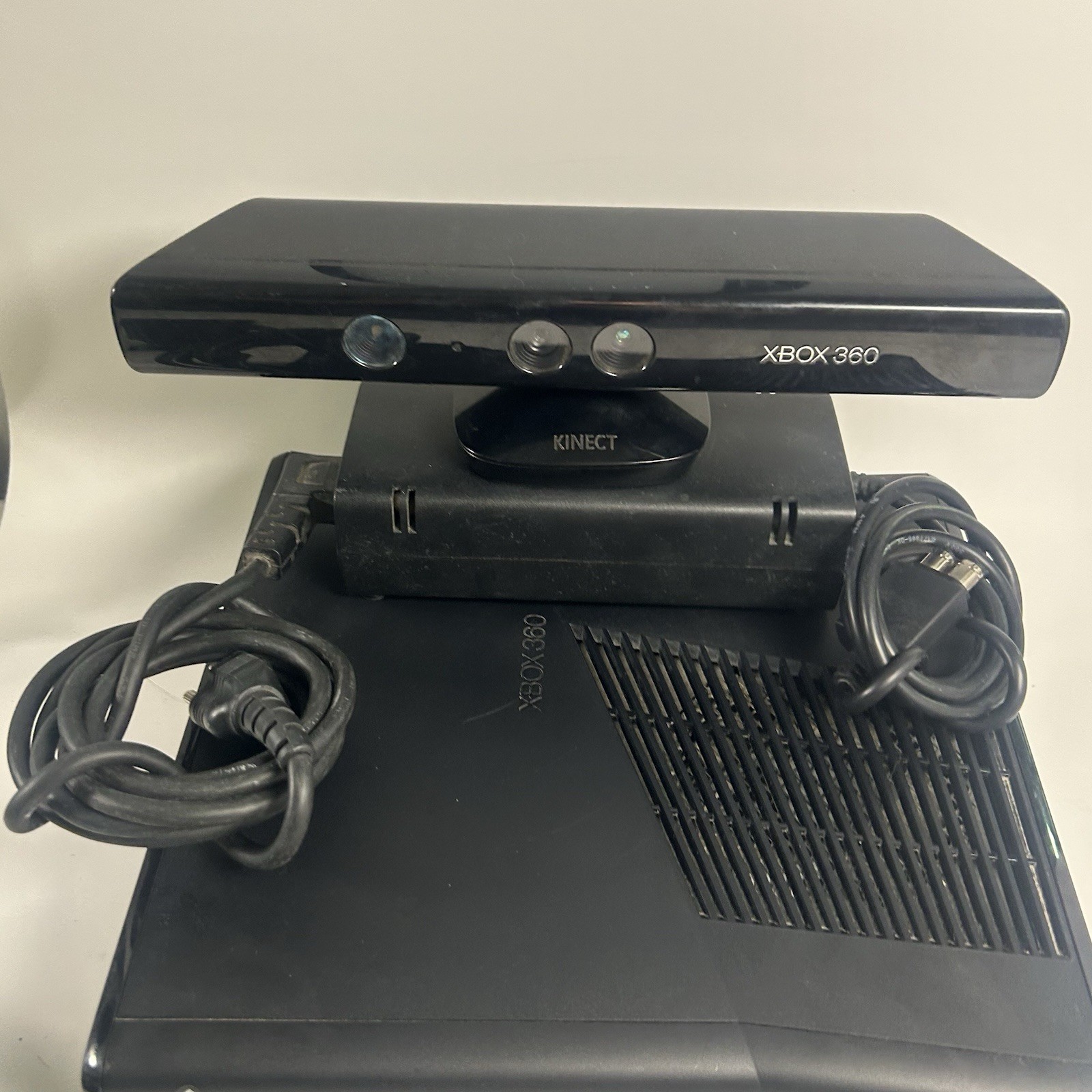 Huge Microsoft Xbox 360 S Slim 4GB Console Bundle w/ Drive, Cables, Gamepad, Mor