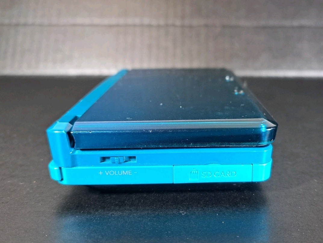 Nintendo 3DS Aqua Blue Handheld Console 3D Technology w/ Nyko Powerpak & 4GB SD