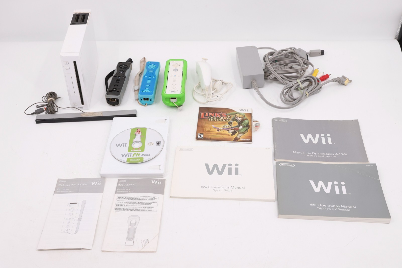 Nintendo Wii White Console Bundle RVL-001 GameCube Port 3 Remotes Nunchuk Games