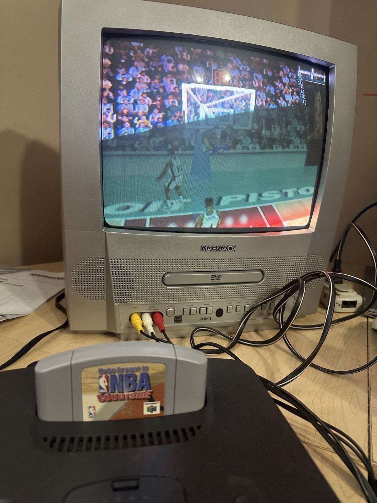 n64 console bundle, 1 controller ,5 games, all cables included tested works