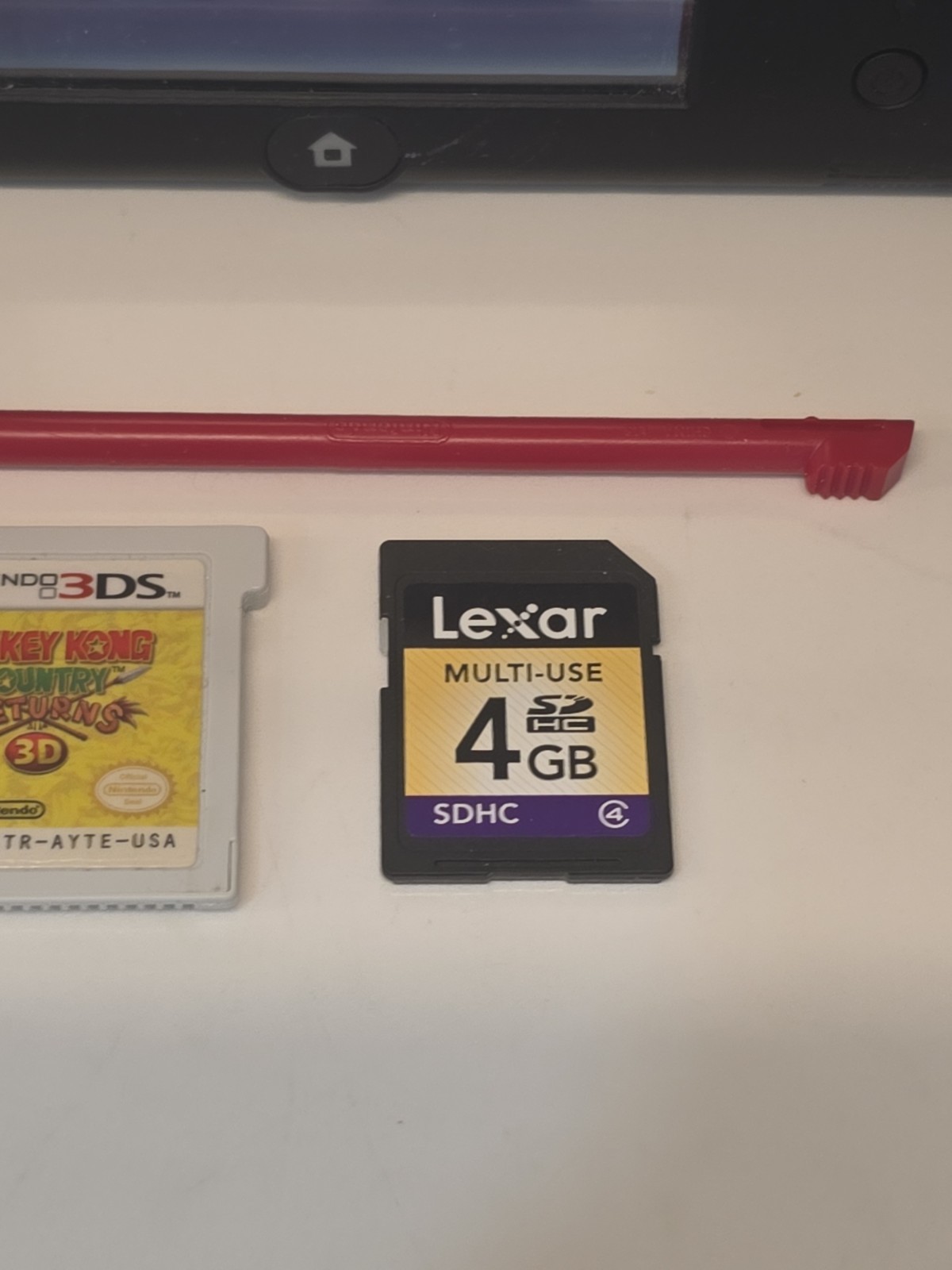 Nintendo 2DS Console Red & Black Charger 4GB SD Card Donkey Kong Country Working