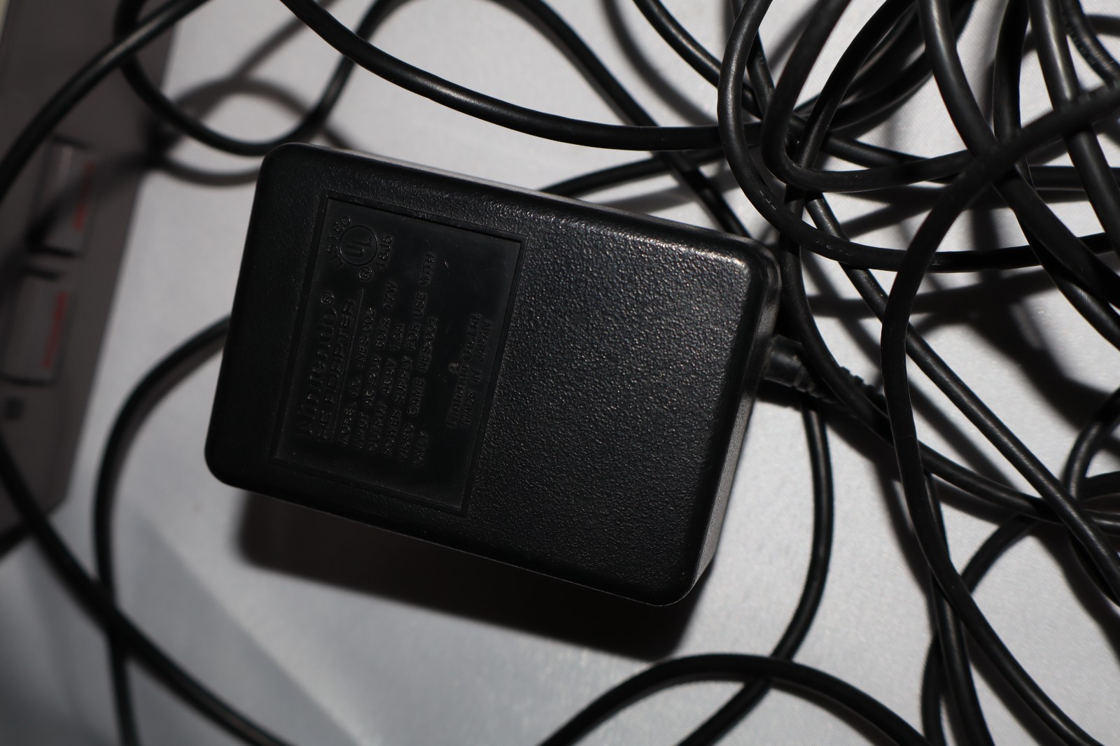 Nintendo NES Console controllers A/V cord powers On Red Blinking Light w Sticker