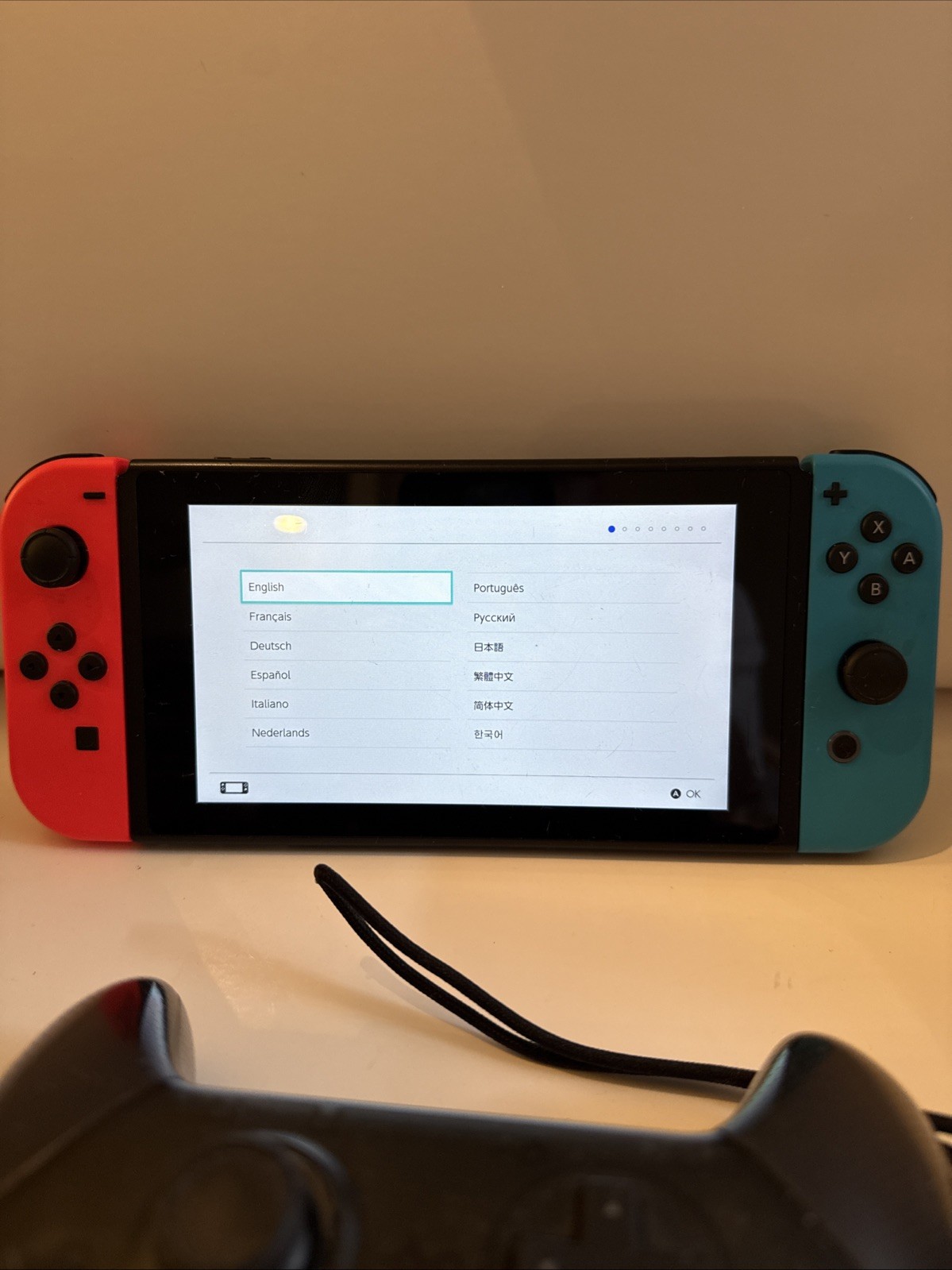 Nintendo Switch W Controller + Extra 64GB SD Card (sandisk)+ Extra Accessory.