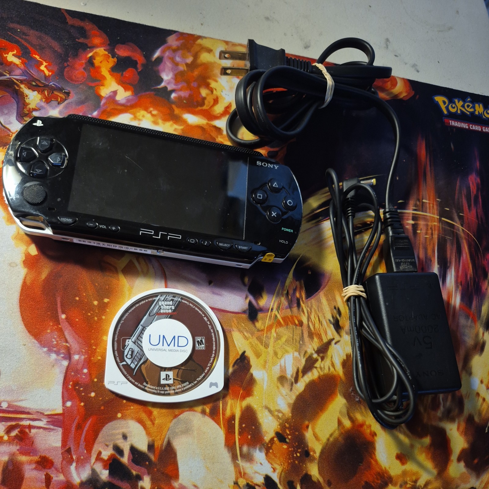 Sony PSP-1001 Black Handheld Console W Charger PSP-1001 and 1 GAME included