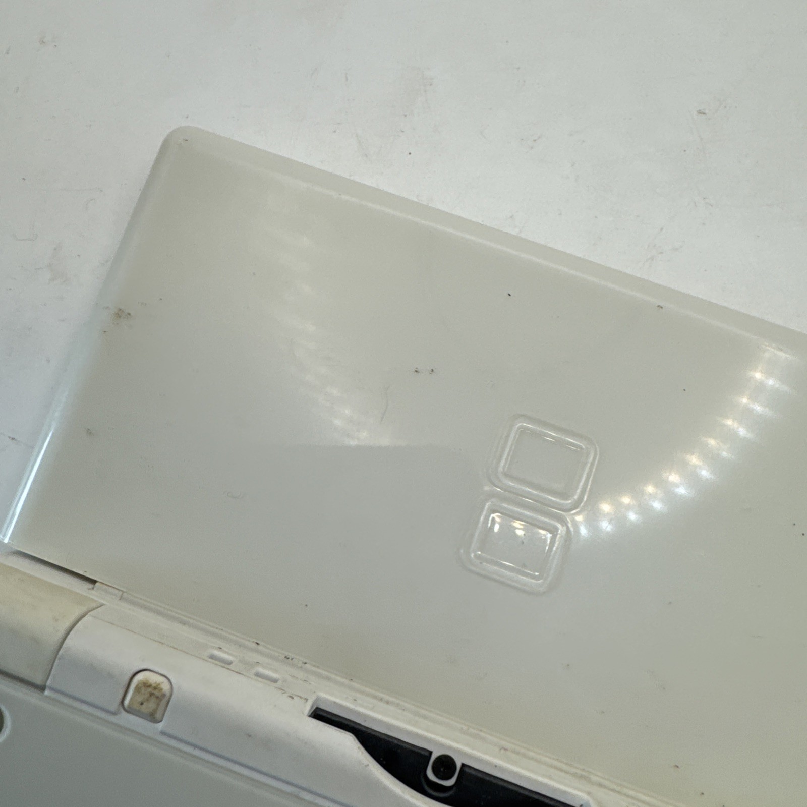 Nintendo DS Lite Console USG-001 with charger – White – Won’t Power On