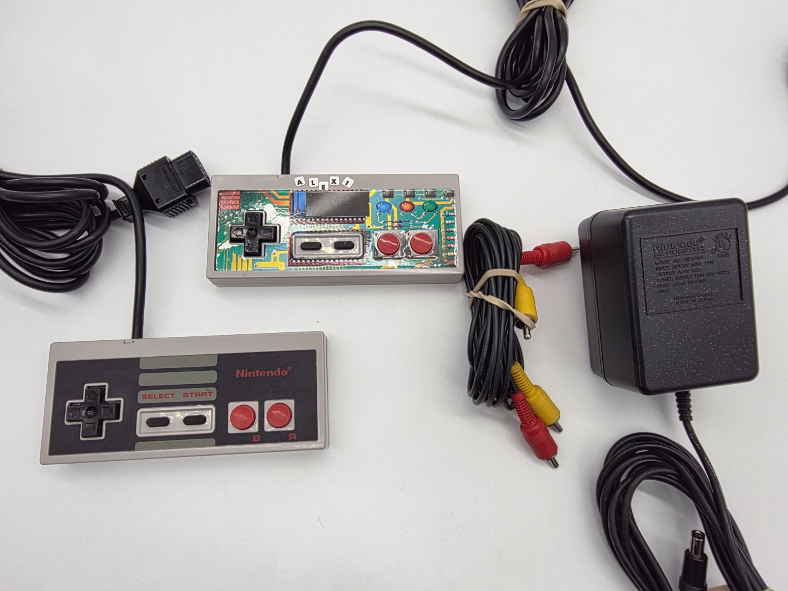 NES Nintendo System Console Bundle w/ 3 Games 2 Remotes Fresh Pins Mario Tested