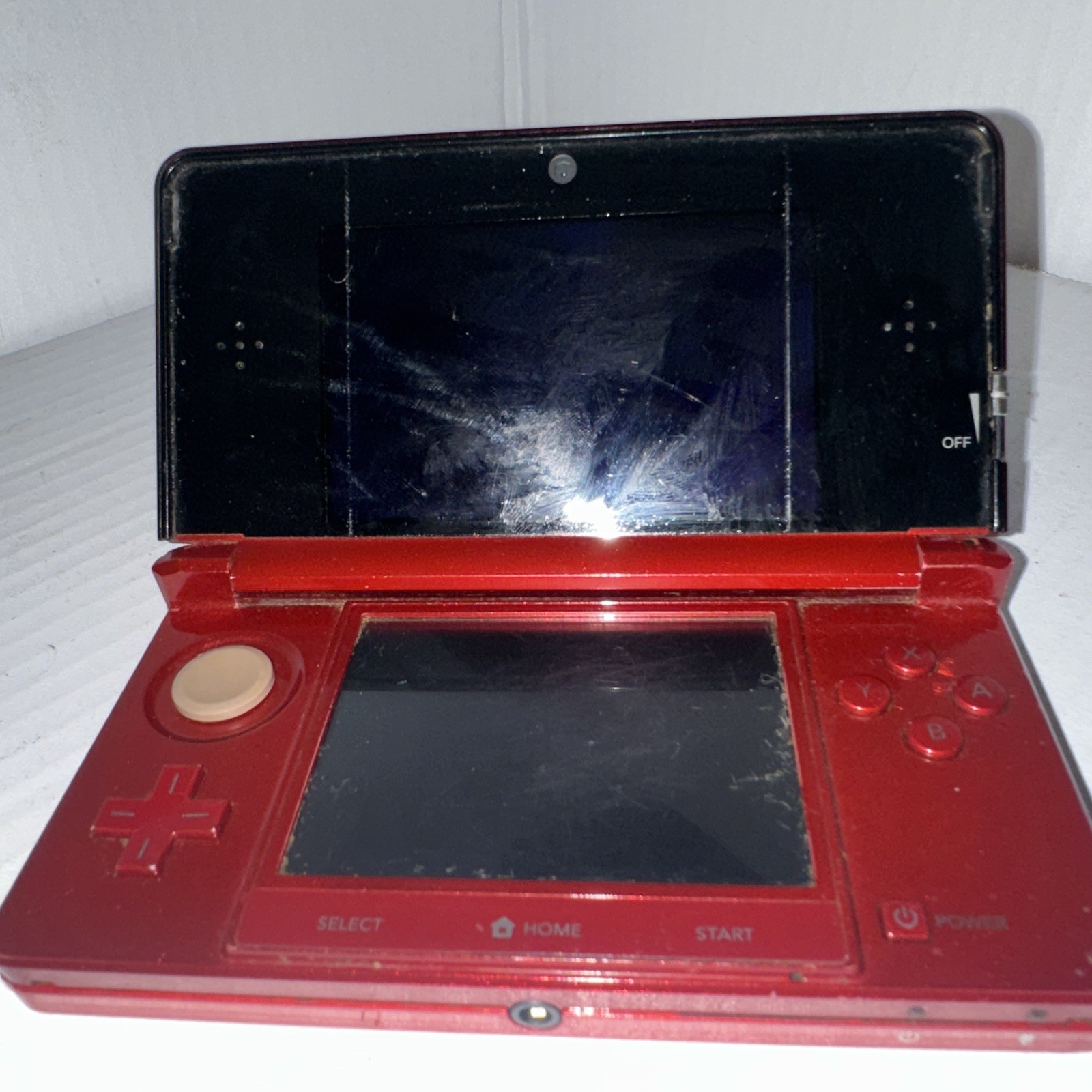 Flame Red Nintendo 3DS – CTR-S-USZ-C0, CTR-001 USA. Won’t power on.