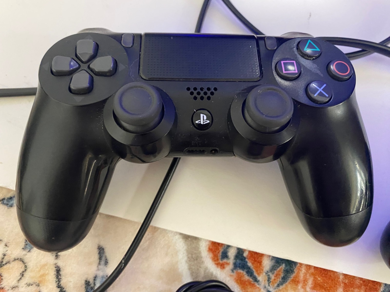Sony PlayStation 4 Console 500GB (CUH-1215A) w/6 Games and 2 Controllers