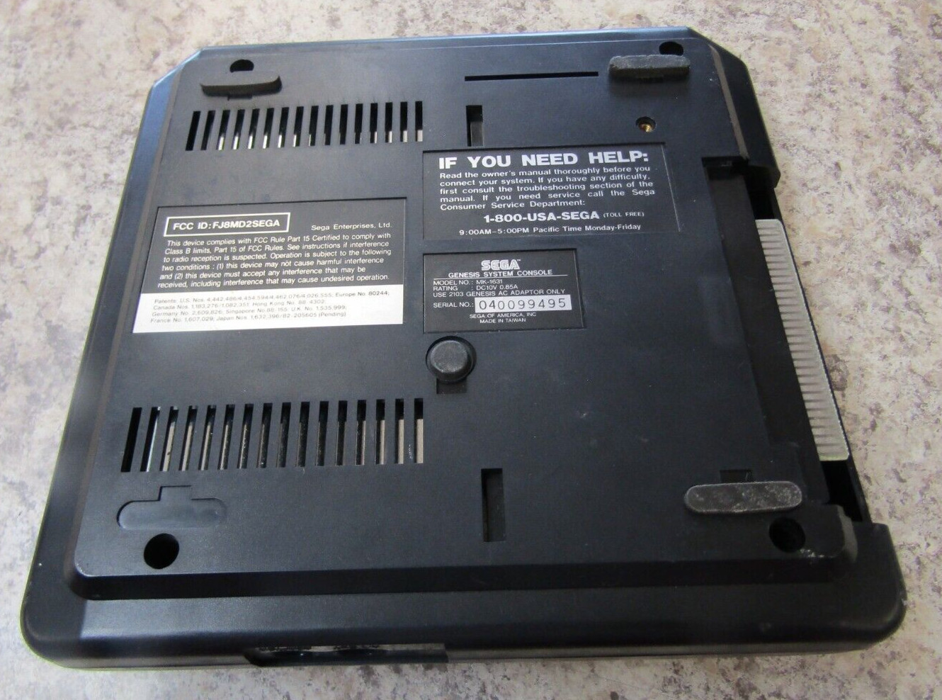 Sega Genesis II MK-1631 System w/original controller & Hook-up cables – Tested