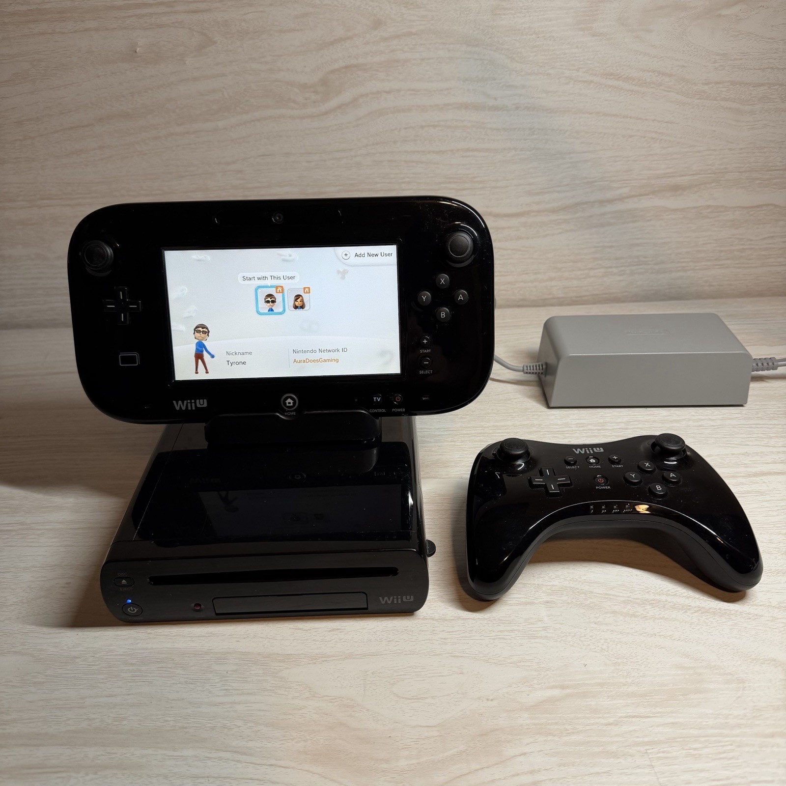 Nintendo Wii U Deluxe 32GB Handheld System – Black WUP-101(02) w/ Pro Controller