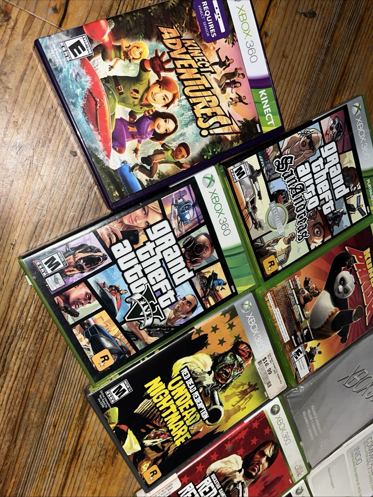 Xbox 360 White 60gb White Console bundle w/ games & Cords