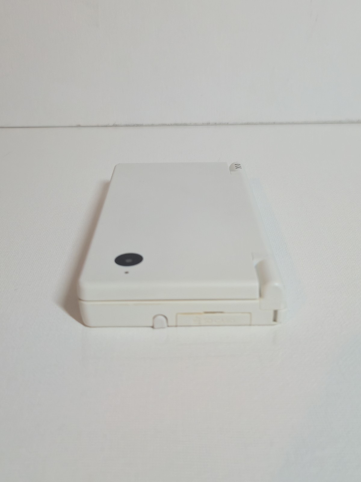 Nintendo DSi White Handheld Console NTSC-J w/ Stylus, 16gb Samsung SD Card