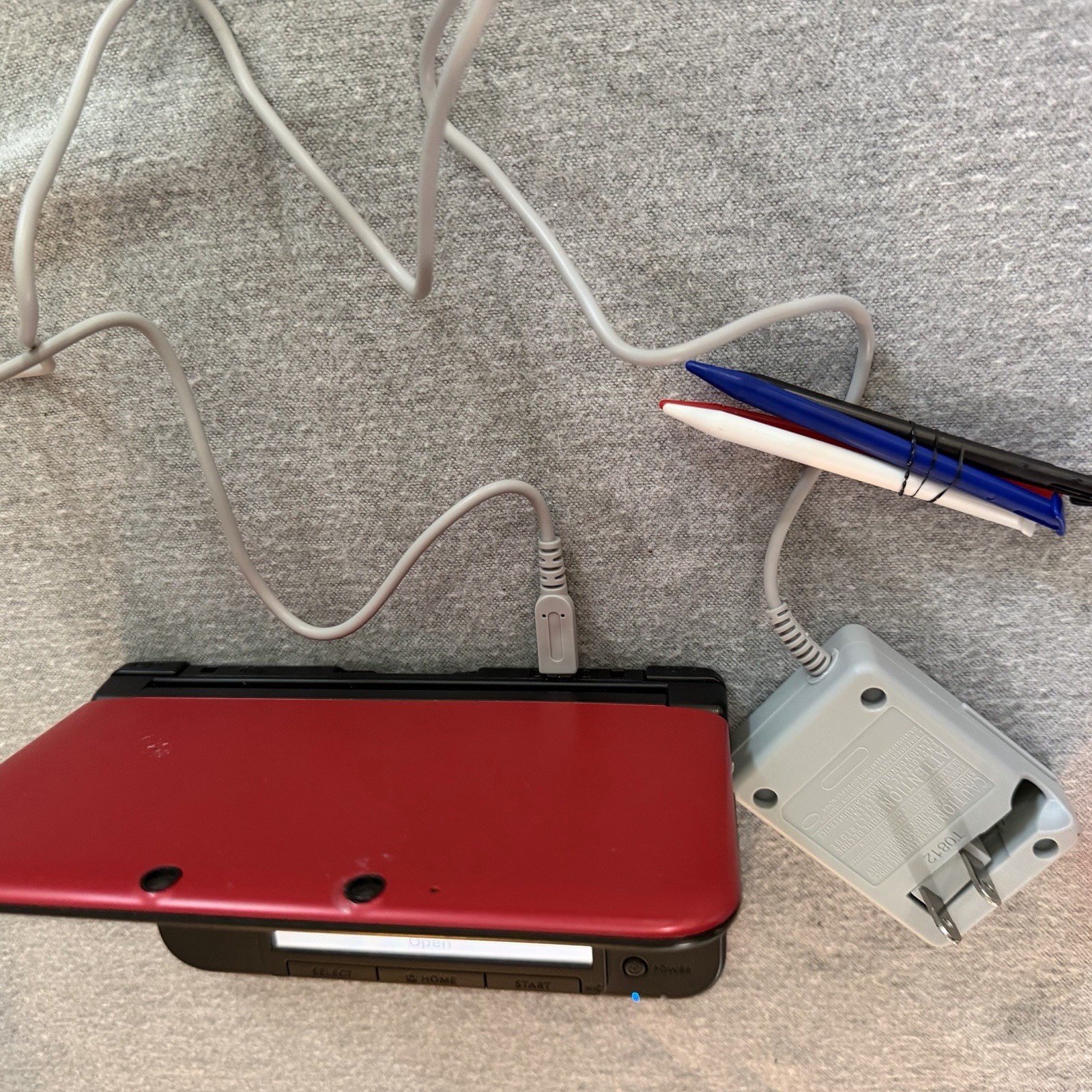 Nintendo 3DS XL 4GB Red Console (NTSC) Stylus/charger Included. 8 Games/1SD Card