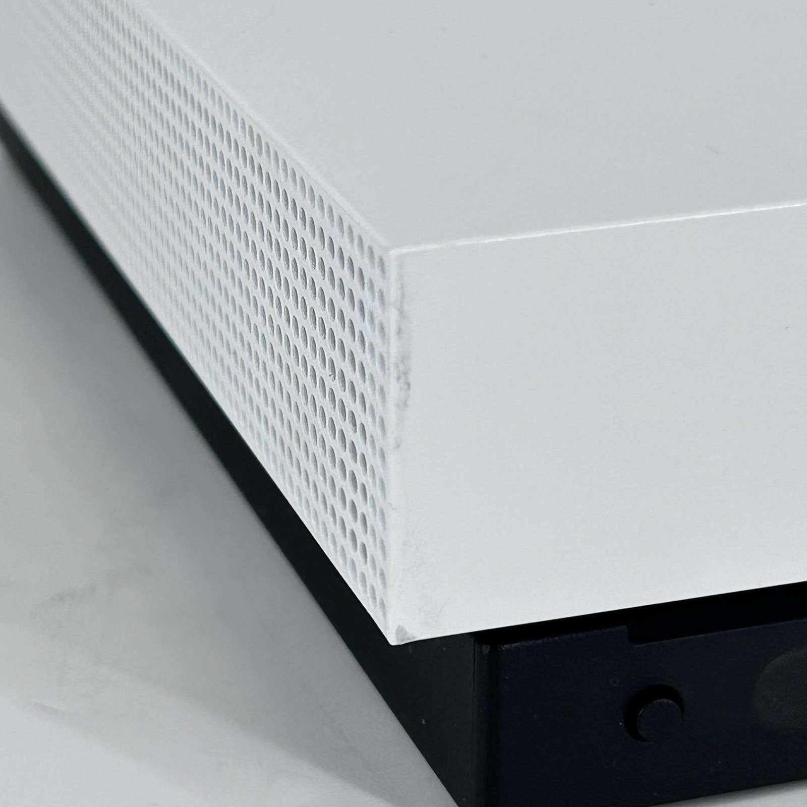 Microsoft Xbox One X Console White 1TB w/ HDMI/Power Cord- Very Good