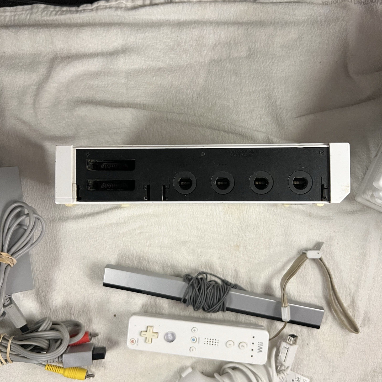 Nintendo Wii RVL-001 512 MB Home Console Bundle 8 Games