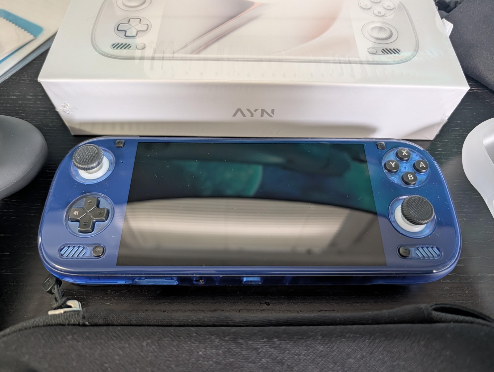AYN Odin 3 Max – 16/512GB – Clear Blue – Grip, Shell, Case & More Included