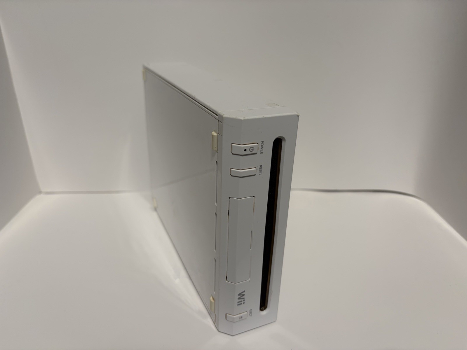 Nintendo Wii RVL-001(USA) White Console, 4 Remotes, Sensor Bar, Cables
