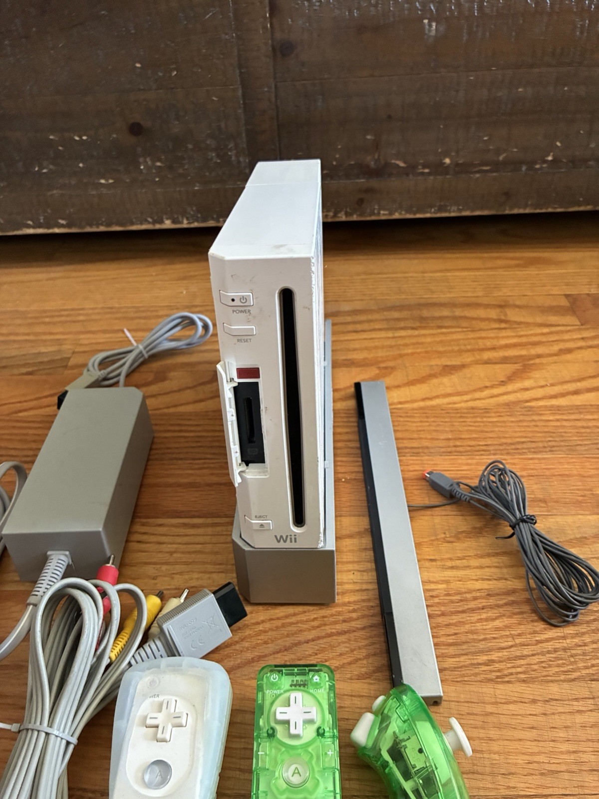 Nintendo Wii RVL-001 512 MB Home Console – Complete Bundle
