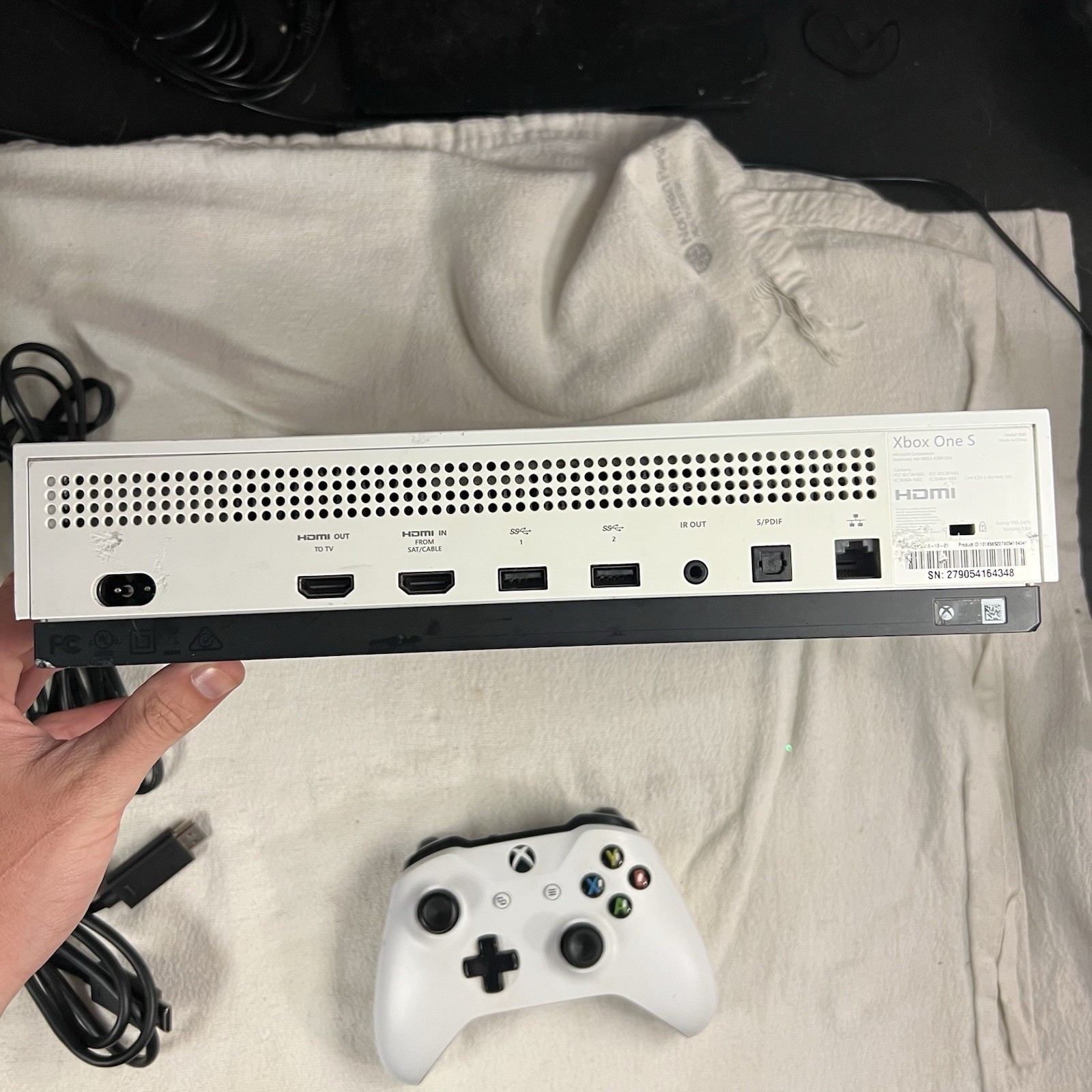 Microsoft Xbox One S White Console Bundle 7 Games