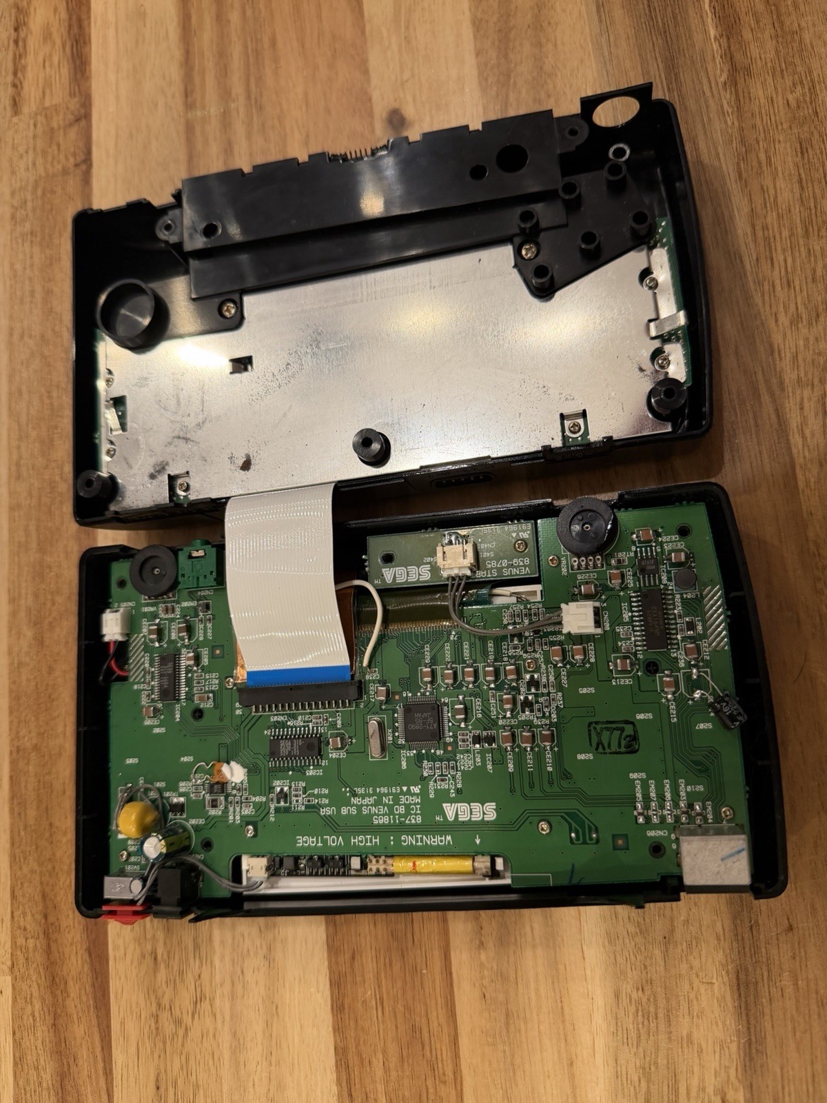 *RESTORED* OEM recapped SEGA Genesis Nomad bundle + aa battery pack