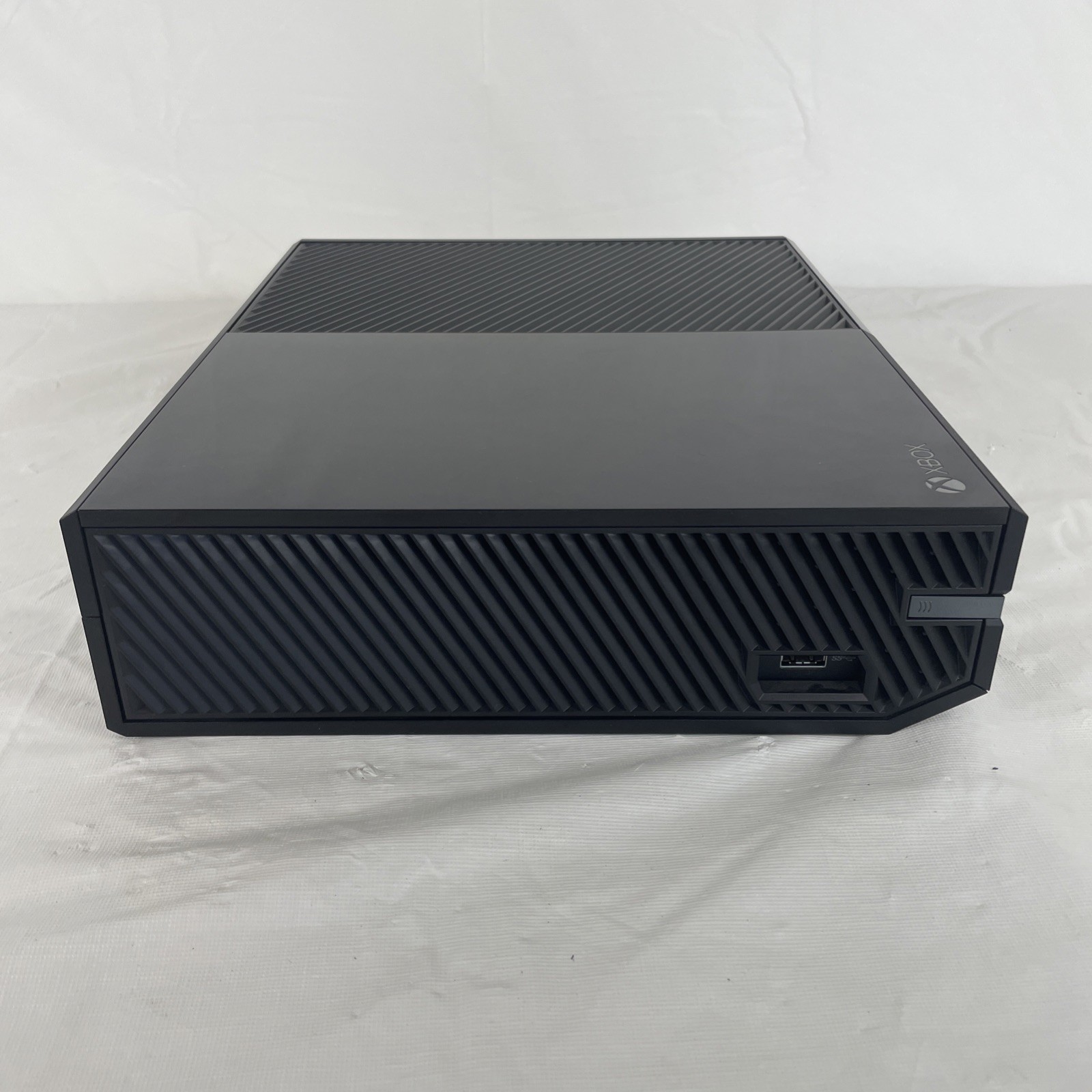 Xbox One w/ Kinect No Controller – Model 1540 – PARTS