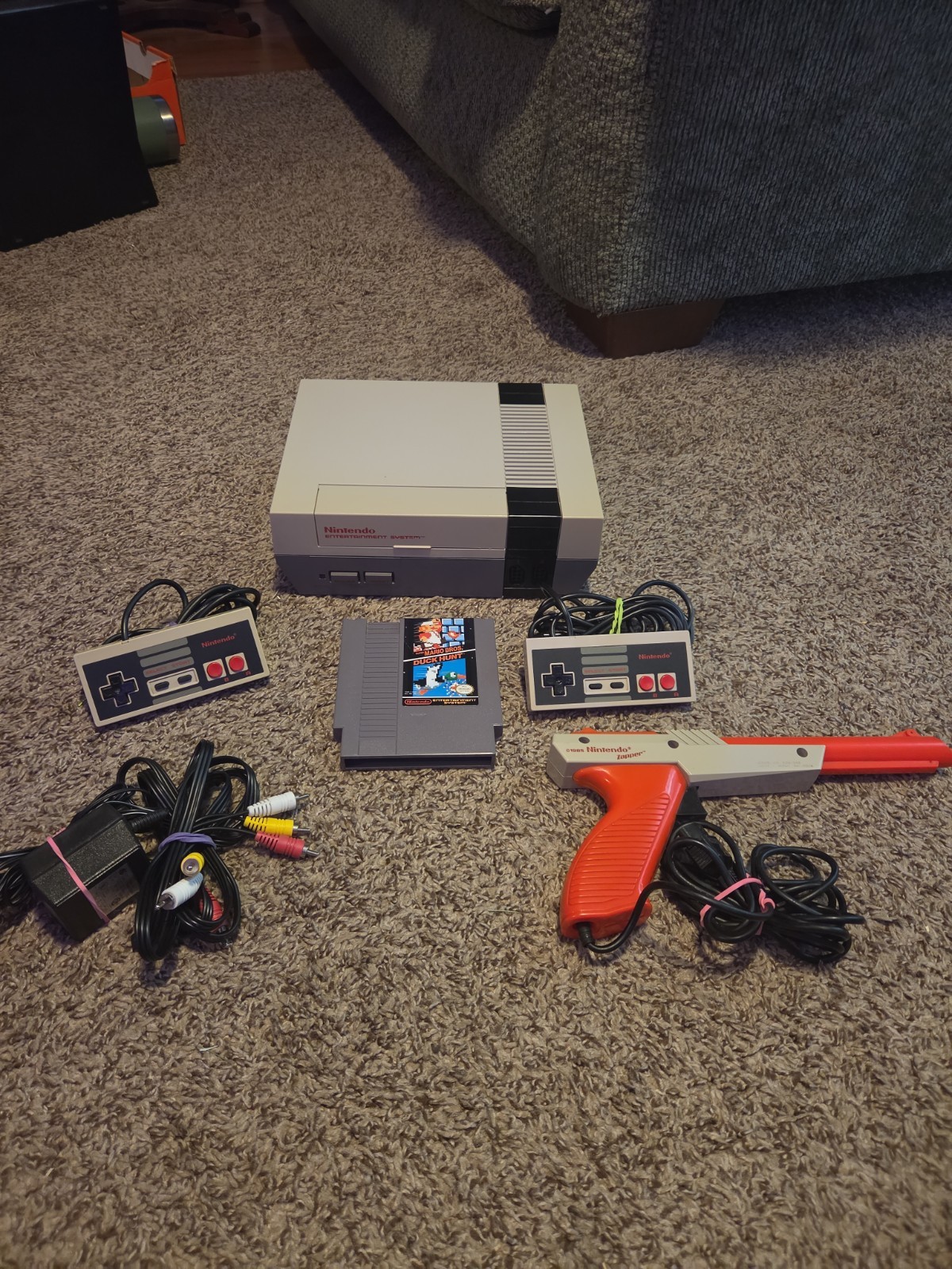 VTG 1985 Nintendo NES Console Bundle W/ Super Mario Bros Duck Hunt & Zapper