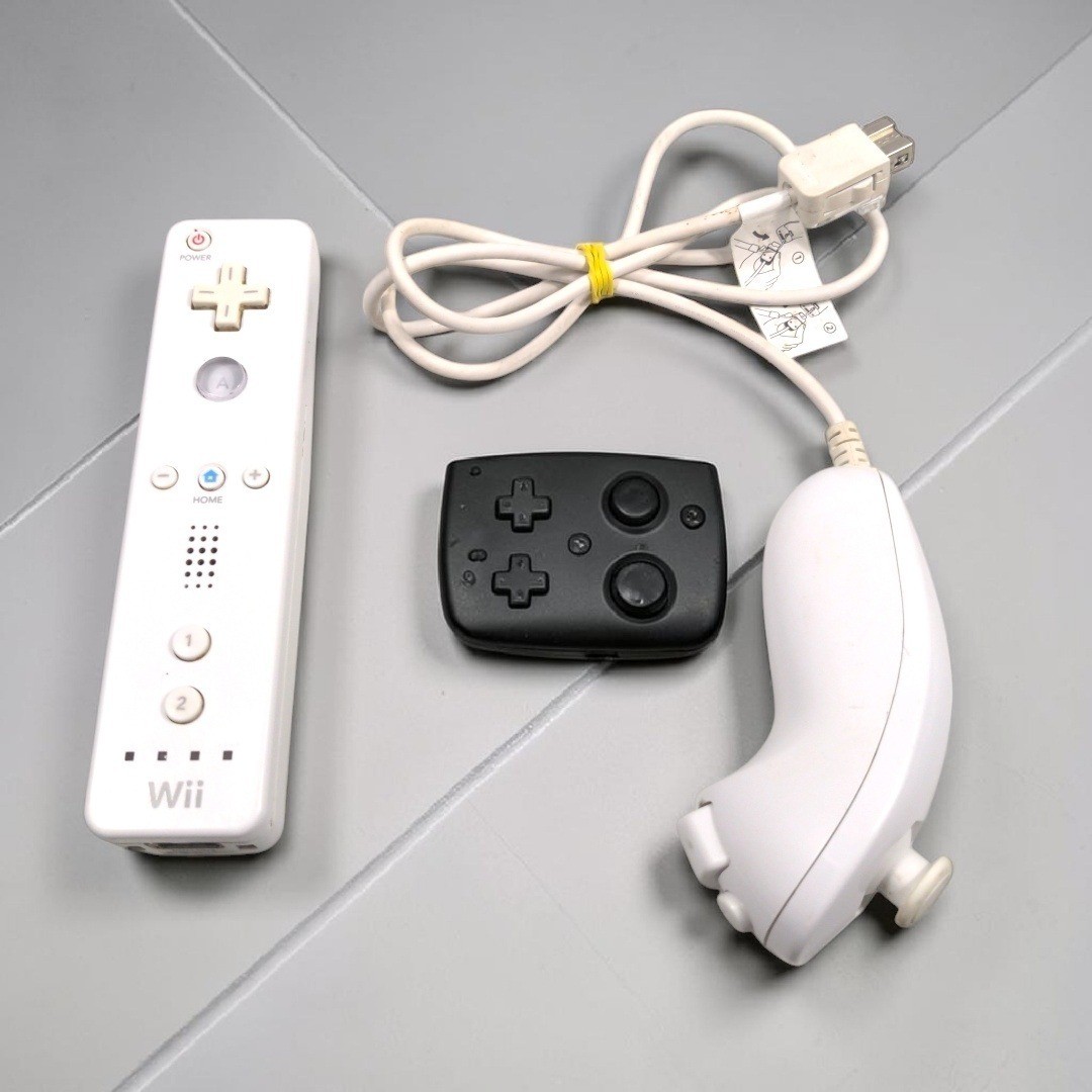 VTG 2006 Nintendo Wii RVL-001 Console Bundle White GameCube Ports 3 Games