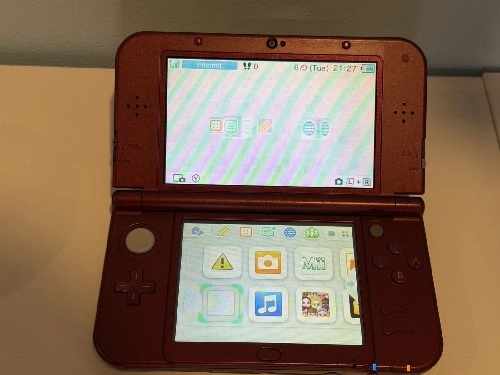 New Nintendo 3Ds XL ,Red , 128GB MicroSD . Tested And Working / Region Free