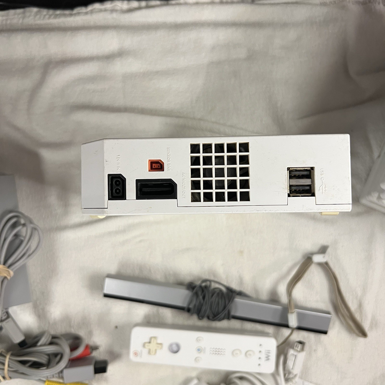 Nintendo Wii RVL-001 512 MB Home Console Bundle 8 Games