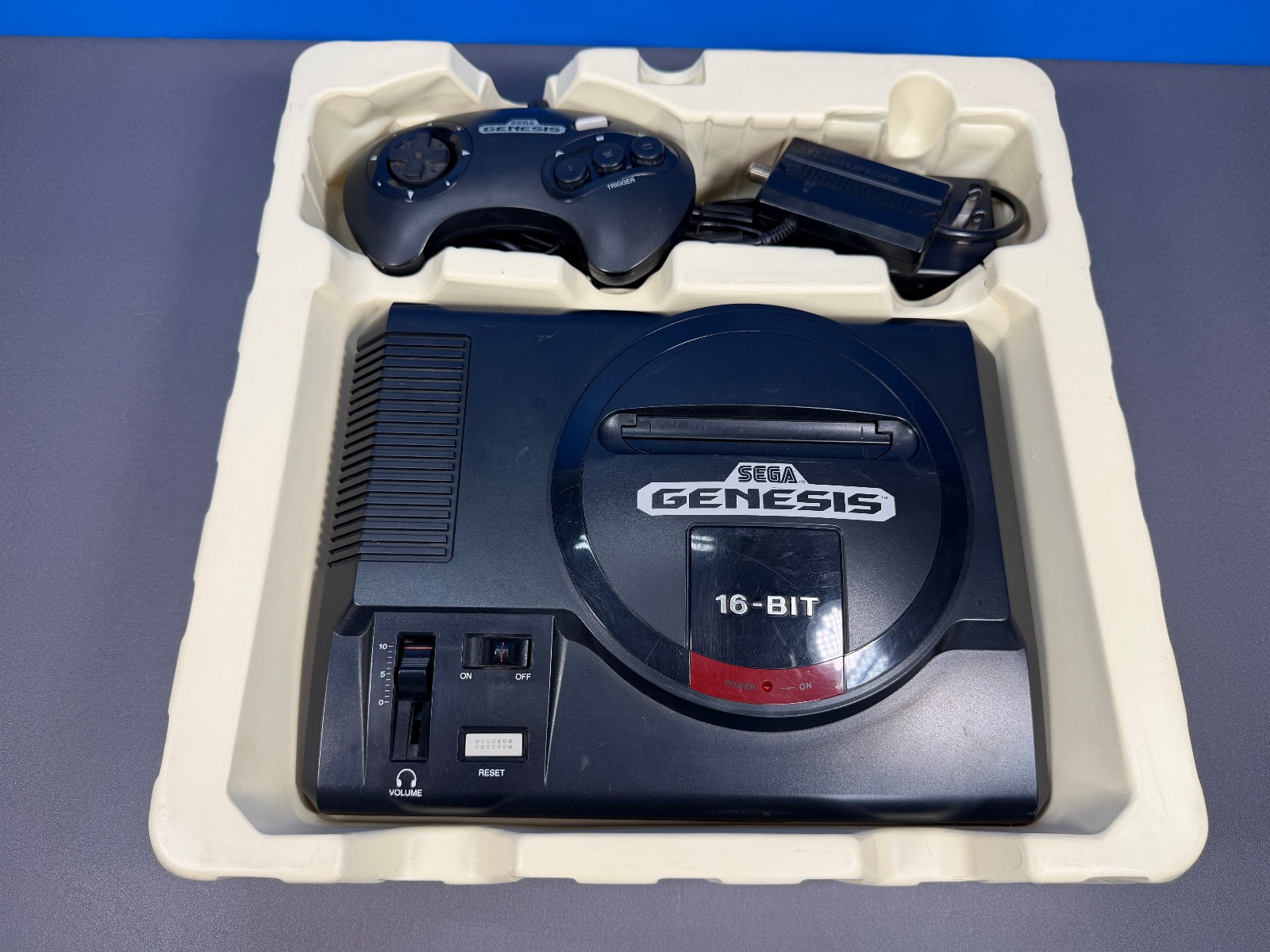 SEGA GENESIS MODEL 1 CORE SYSTEM CONSOLE MK-1611 COMPLETE IN BOX CIB TESTED
