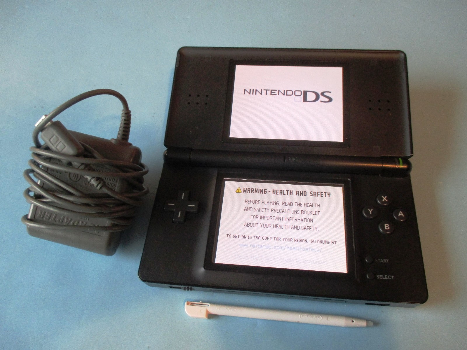 Nintendo DS Lite Onyx Black System w/Charger FREE Shipping!