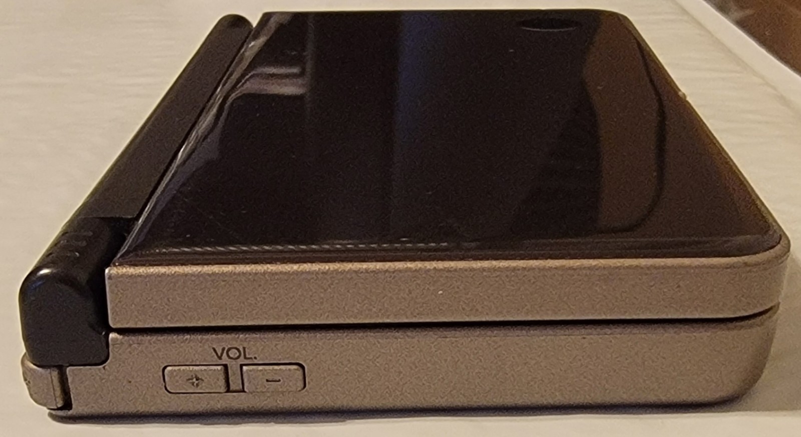 Nintendo DSi XL Bronze w/ Charger & 2 Games Mario 64 DS & New Super Mario Bros