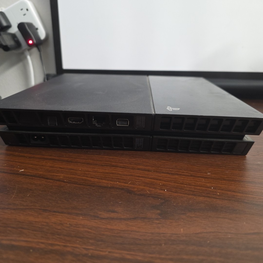 Sony PlayStation 4 Slim 500GB Cuh-1115a Console Only No Cords No Remote 8.52