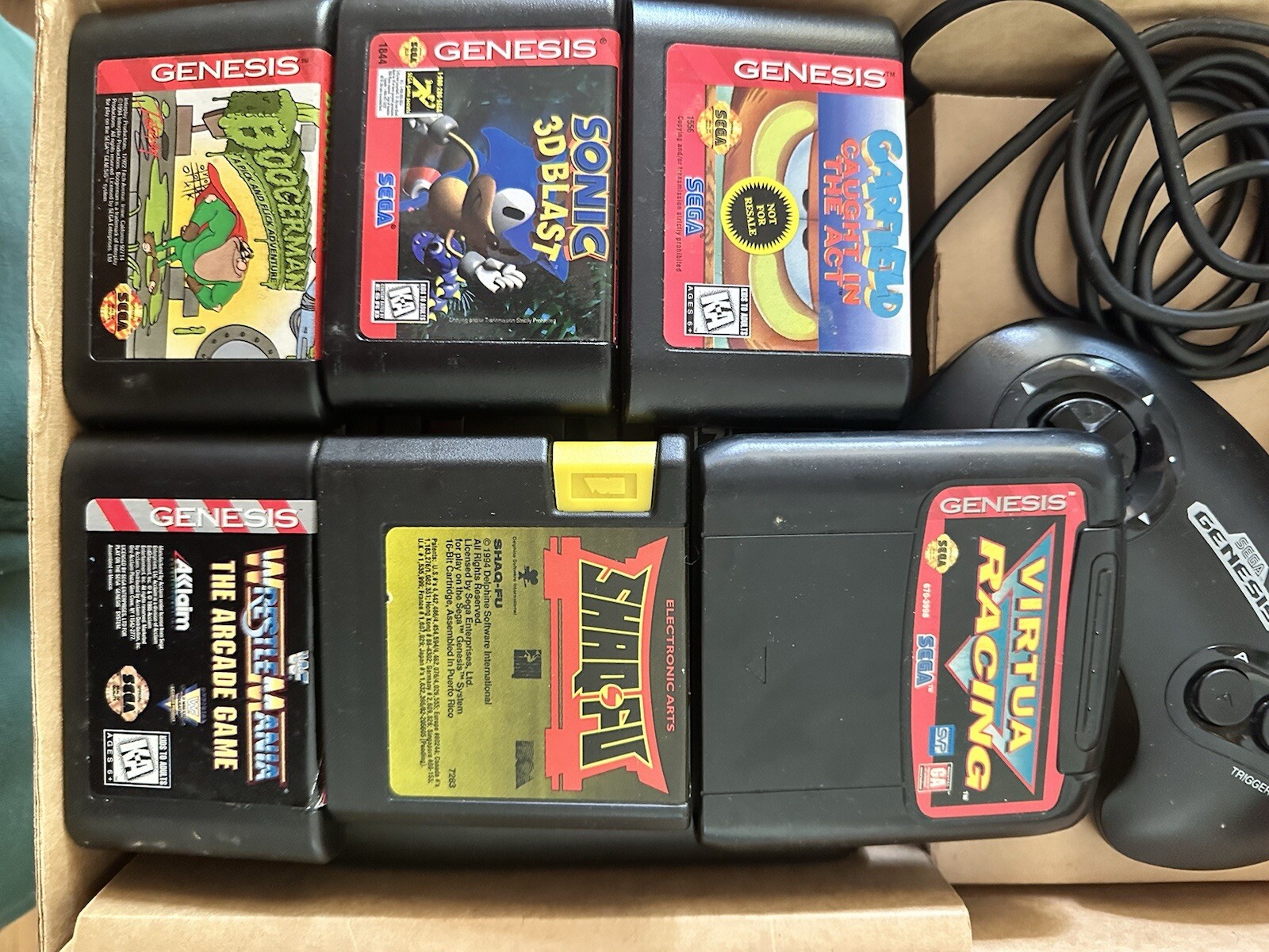 SEGA Genesis – Black With 2 Controller And 6 Games