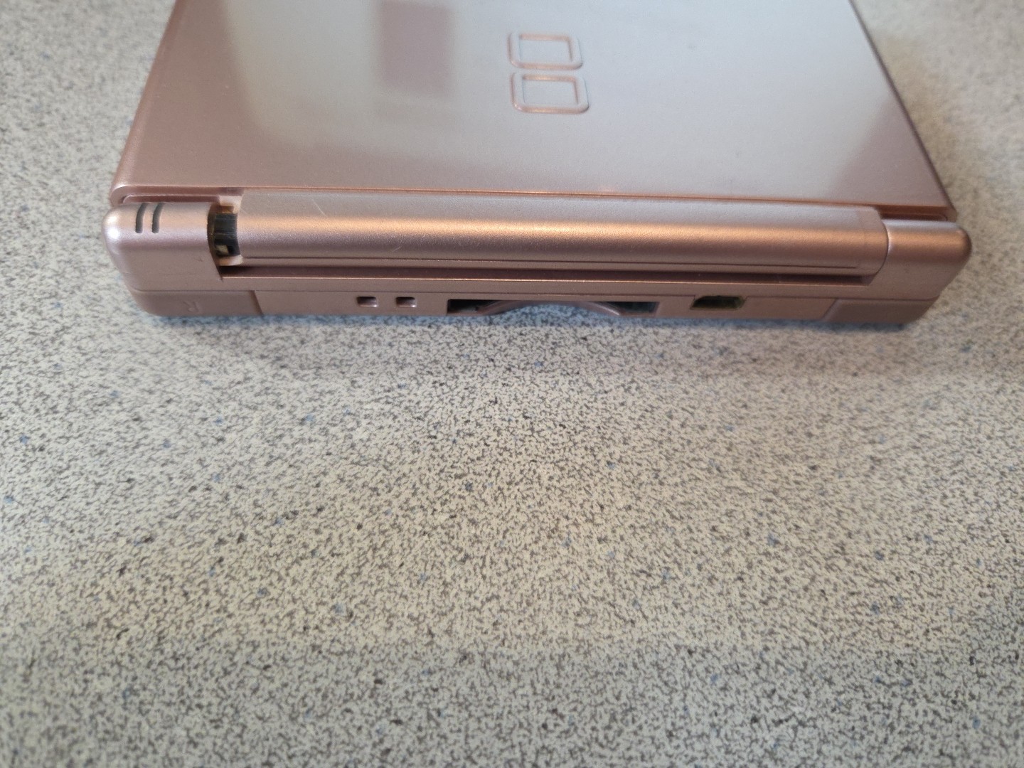 Nintendo DS Lite (Metallic Rose) w/charger, Works but some damage, PLEASE READ!!