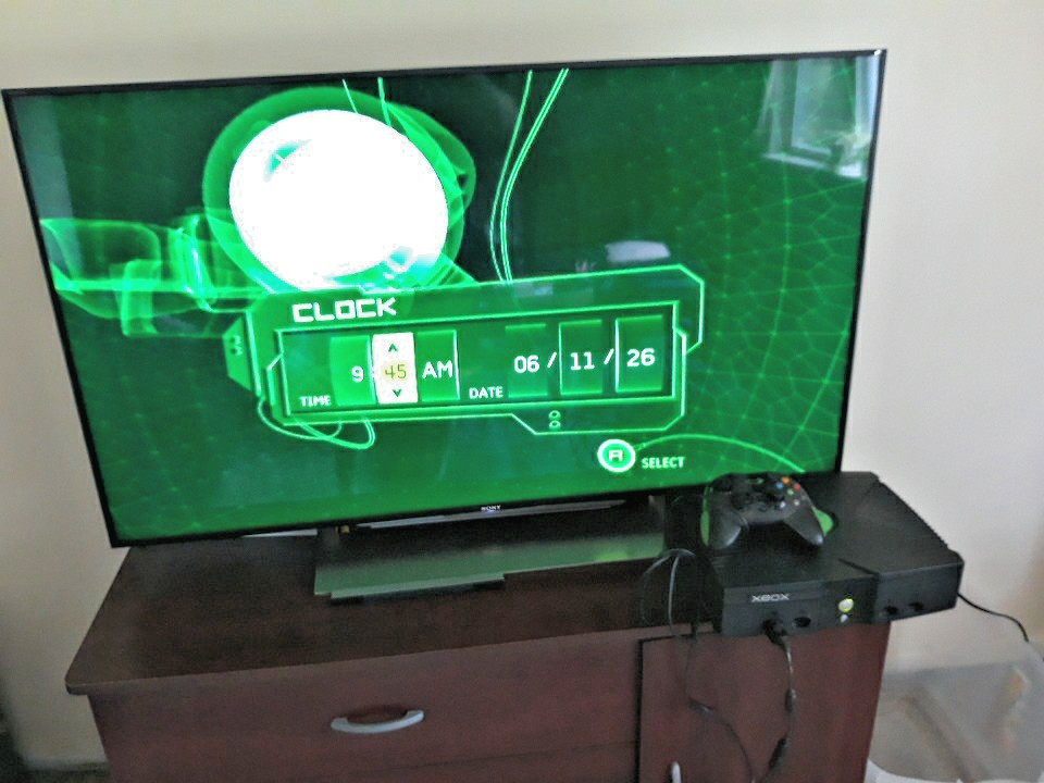 Original OG Microsoft xBox console v1.0 cords controller – Powers on won’t eject