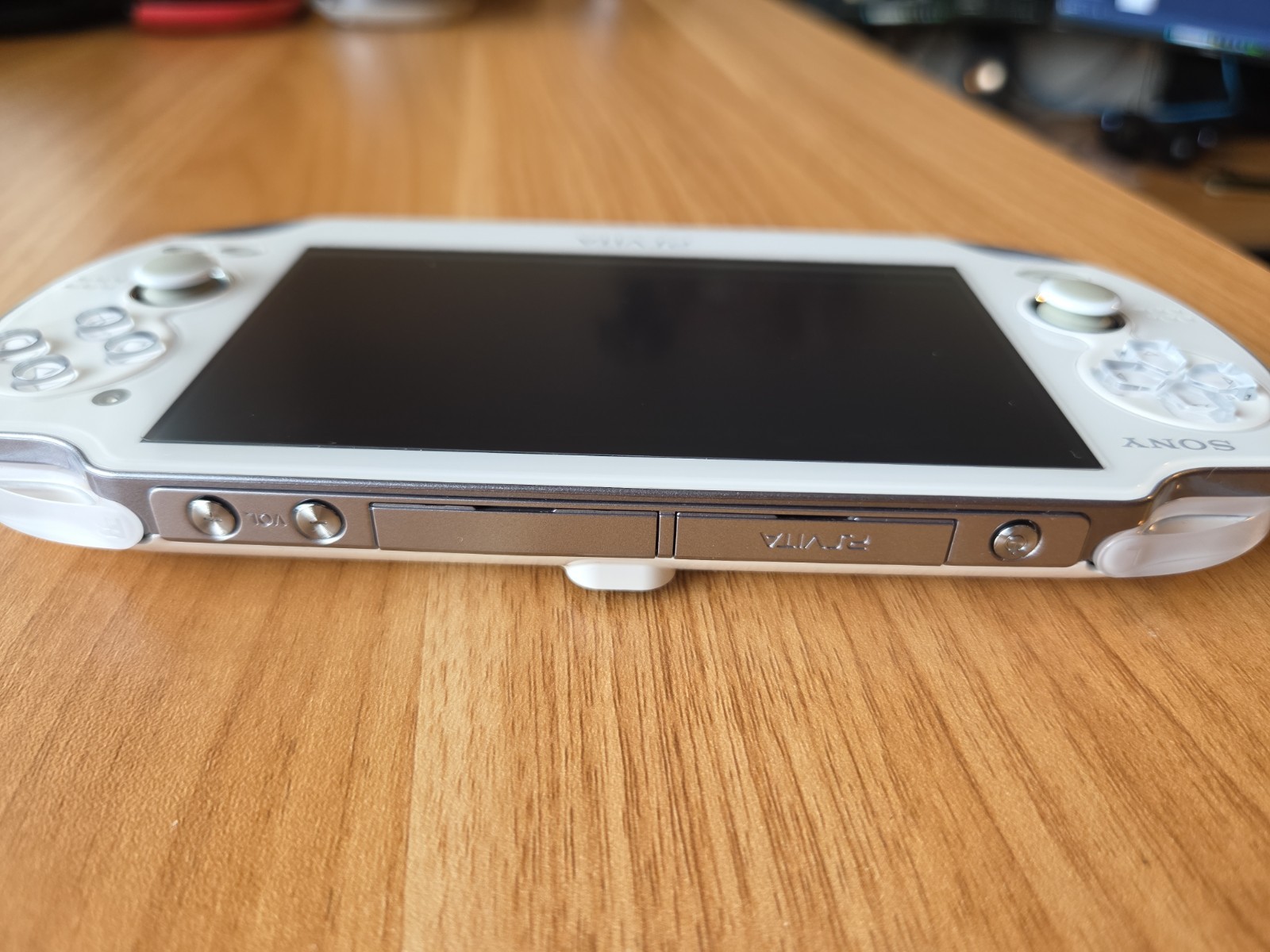 SONY PS Vita PCH-1000 Crystal white W/ Charger