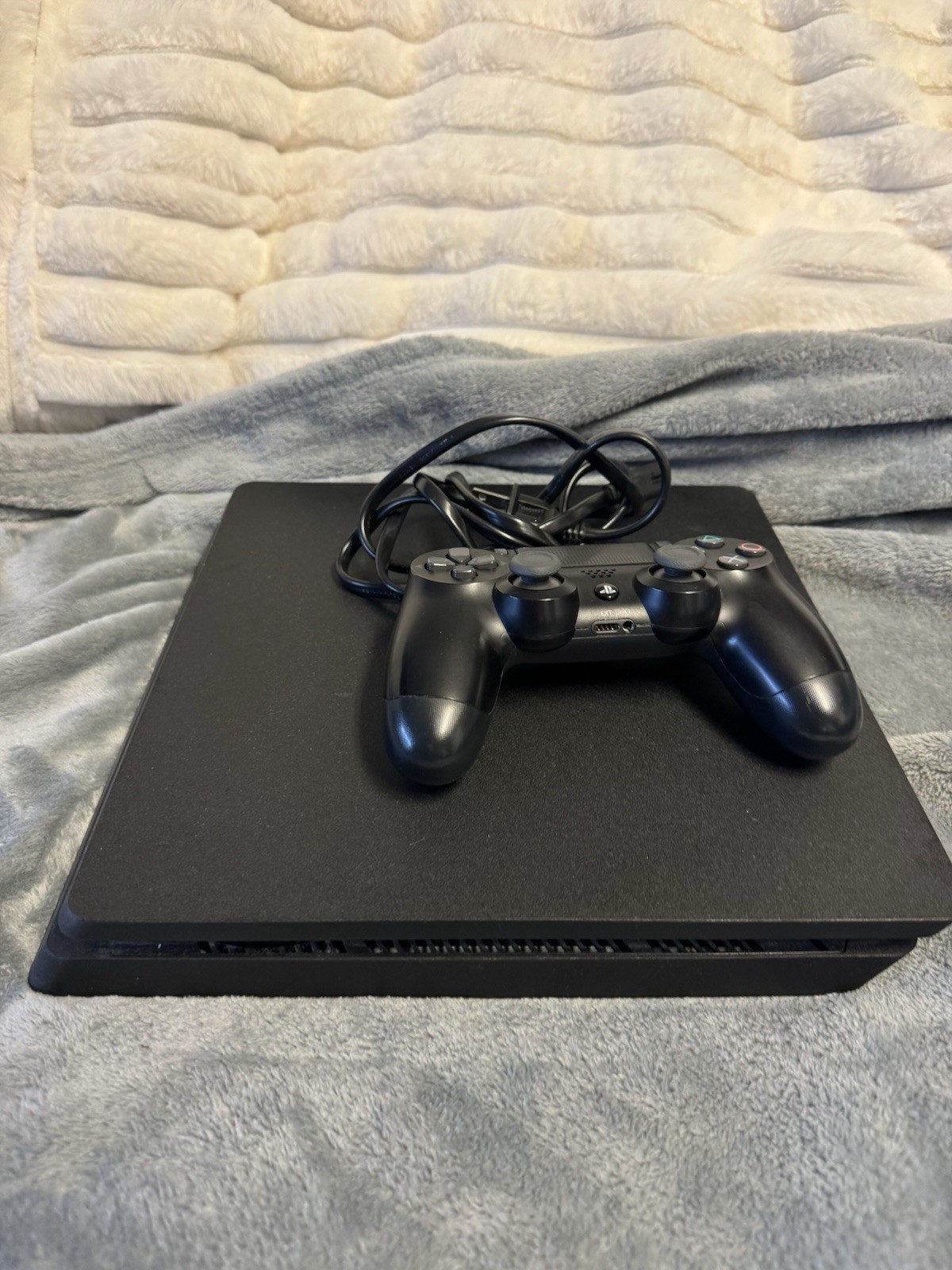 PlayStation 4 Slim PS4 With Wireless Controller HDMI CORD And Power Cord