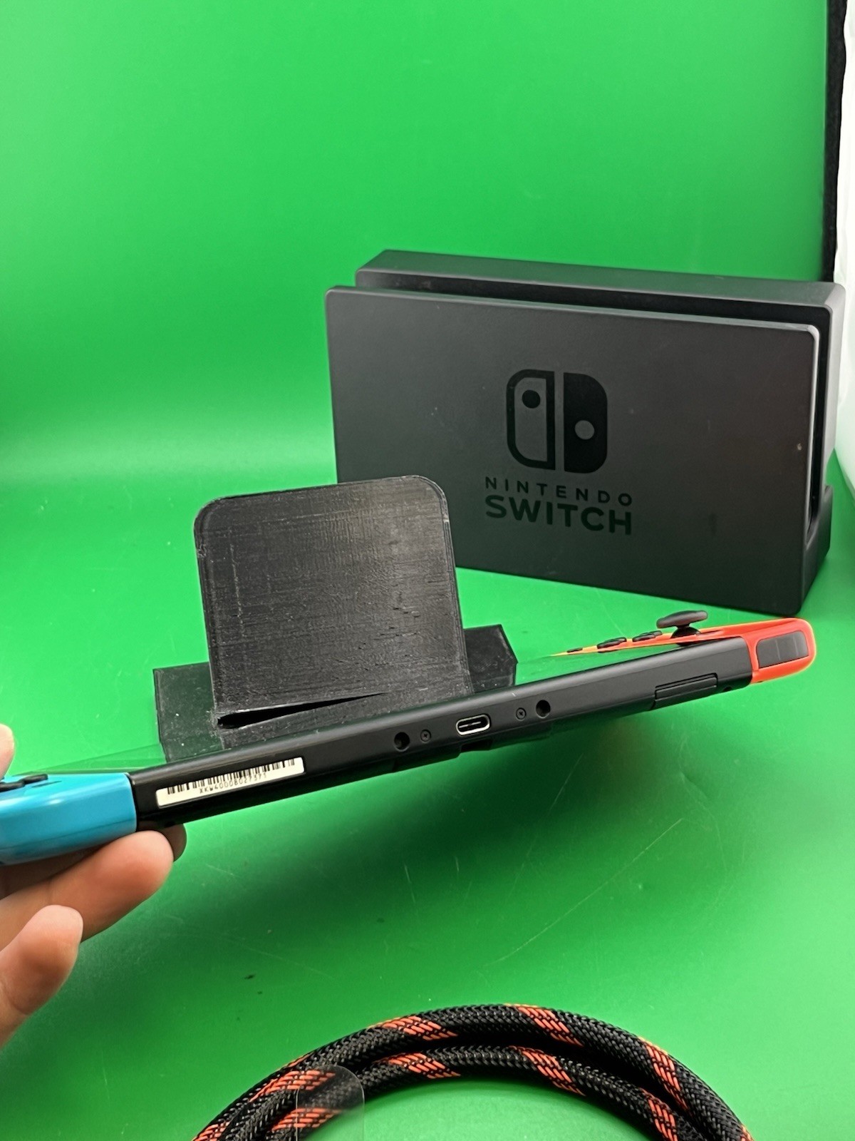 Nintendo Switch – w/ Neon Red & Neon Blue Joy-Con In Good Condition (T41)