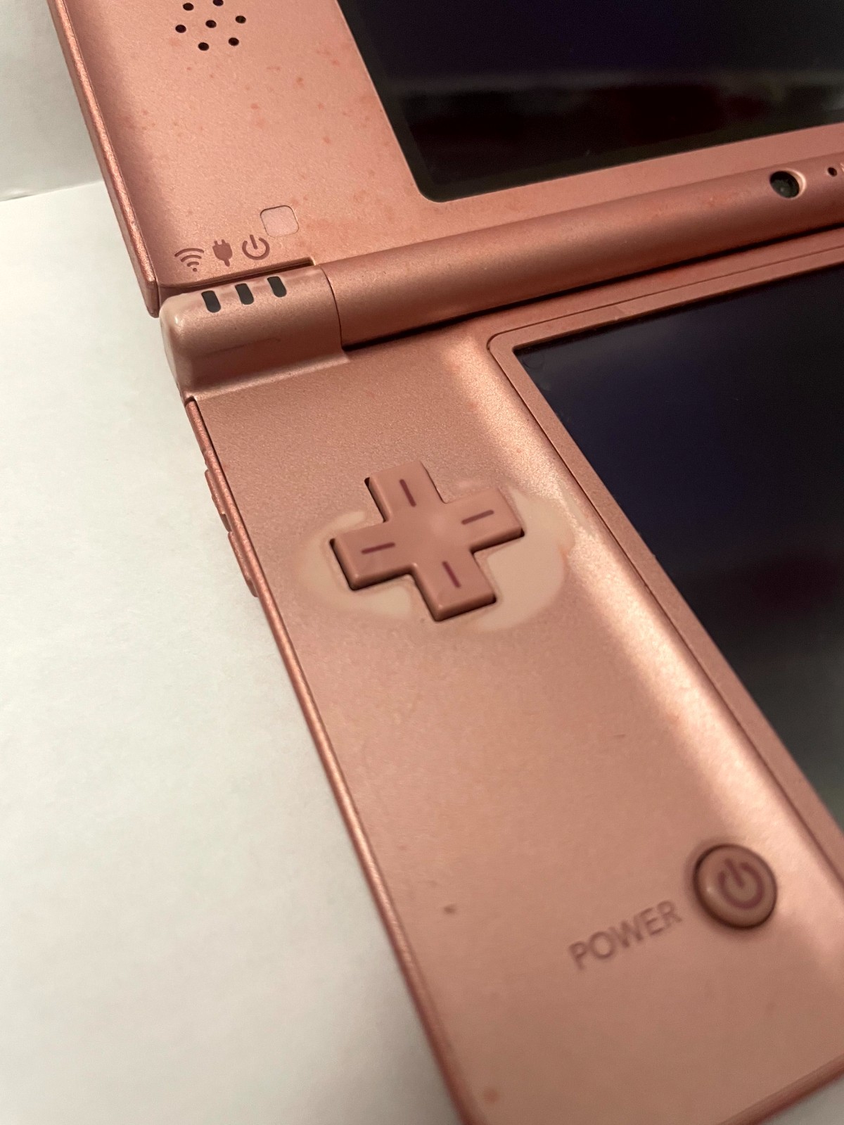 WORKING! Nintendo DSi XL Metallic Rose Pink UTL-001: NO STYLUS SD CARD CHARGER!