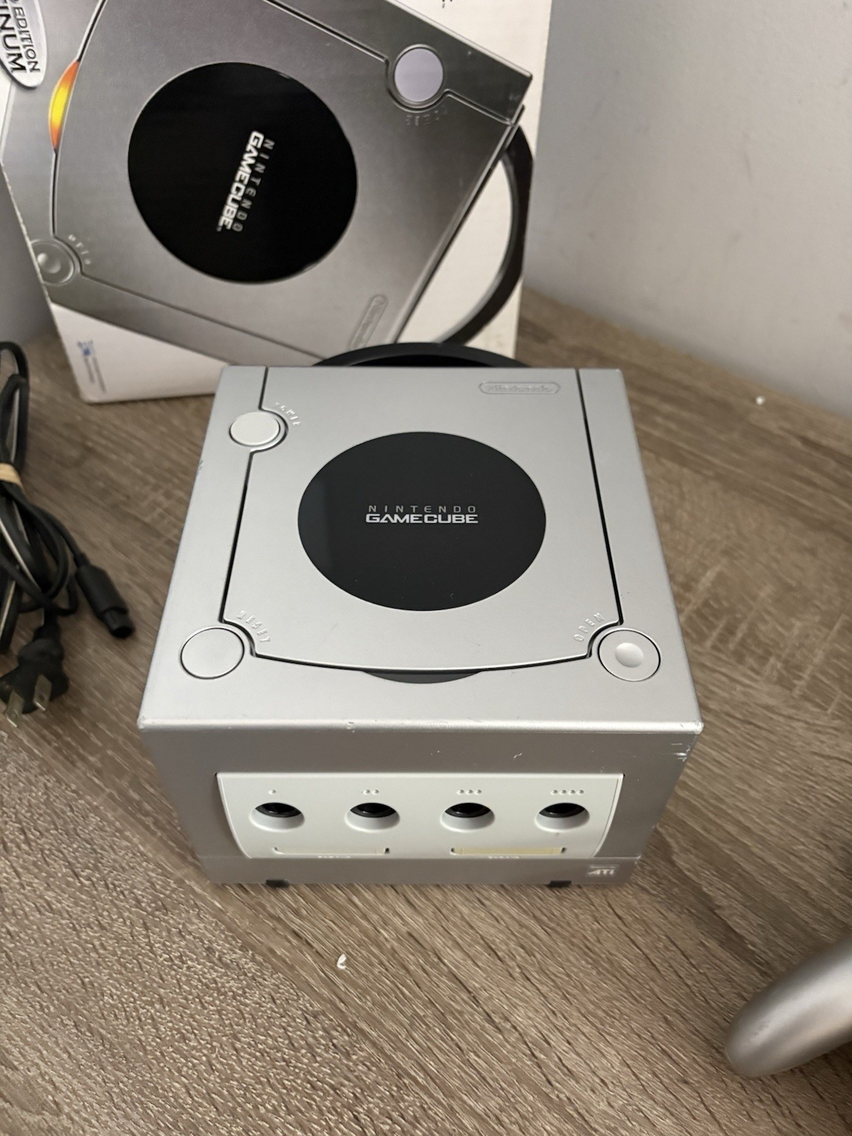 Nintendo GameCube Console System (DOL-101) Platinum w/ Game