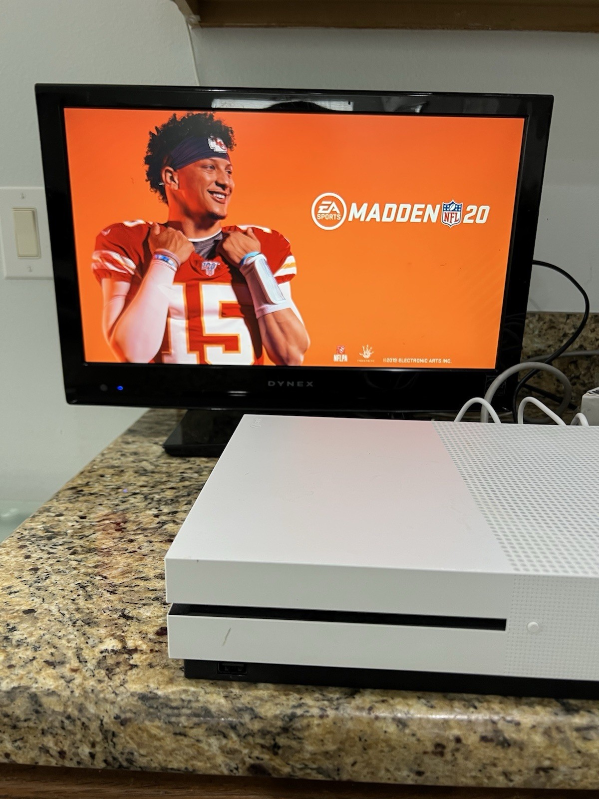 Microsoft Xbox One S 800GB Console Only White 1681 WORKING