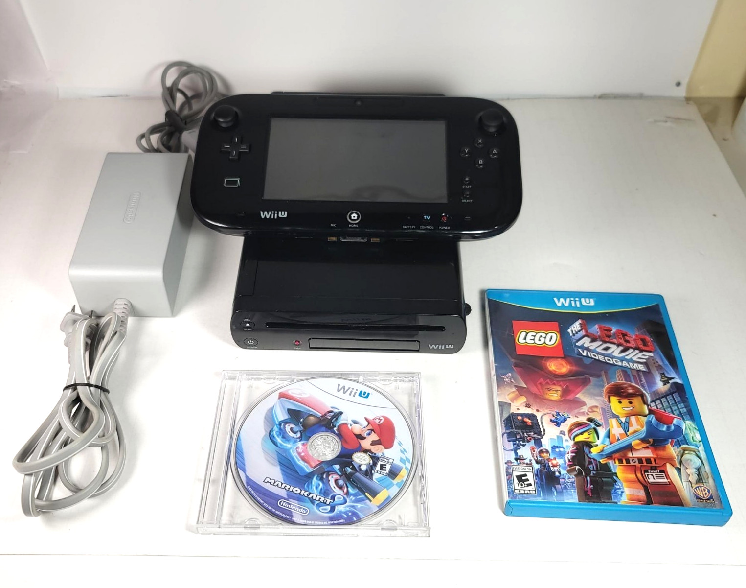 Nintendo Wii U 32GB Black Console Bundle w/ GamePad Power Cable & 2 Games TESTED