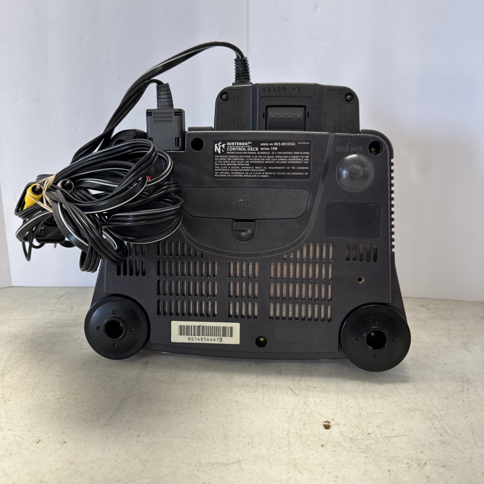 Nintendo 64 System 32MB Home Console – Charcoal Gray
