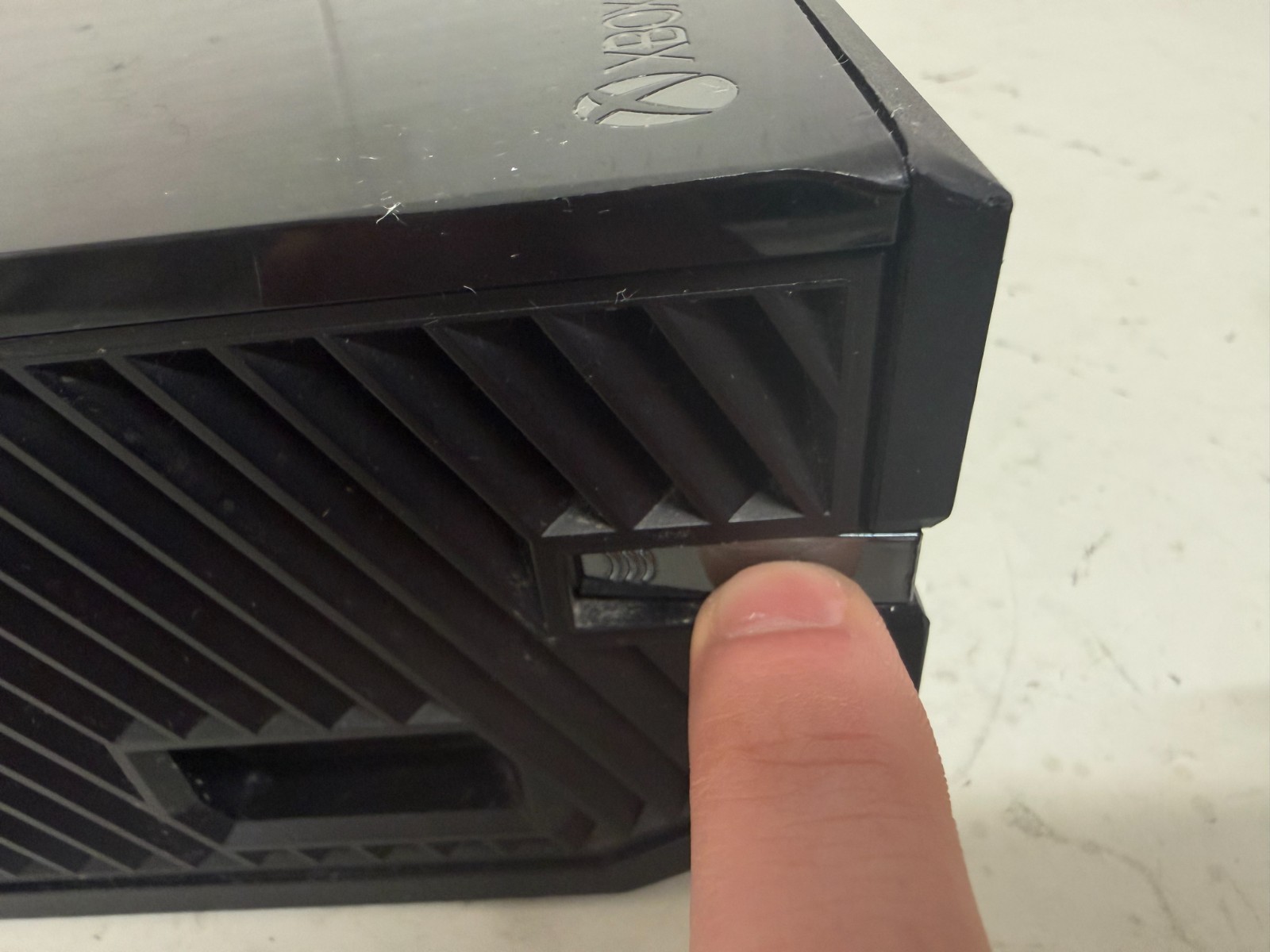 Microsoft Xbox One 500GB Console + Controller Only – Sync Button Broken – #XB3