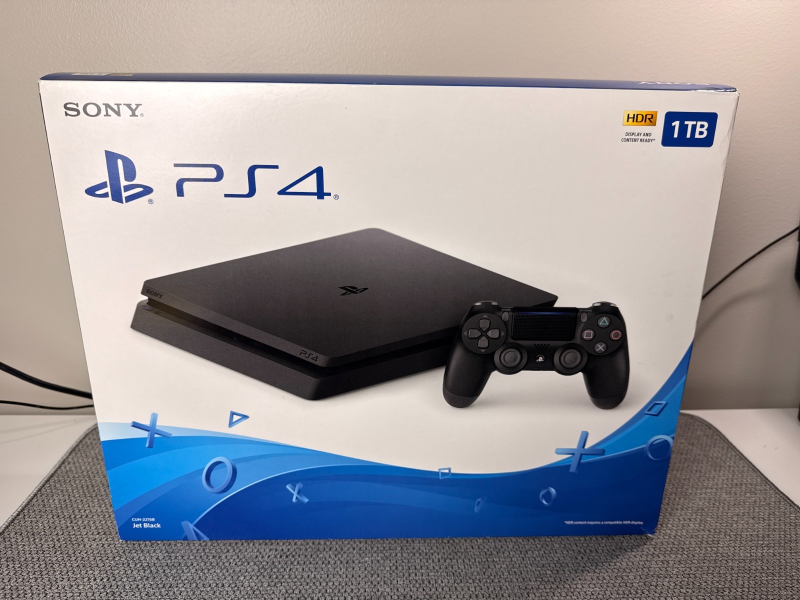 Sony PlayStation 4 Slim Disc Edition Model CUH-2215B w/ Box & Manuals!