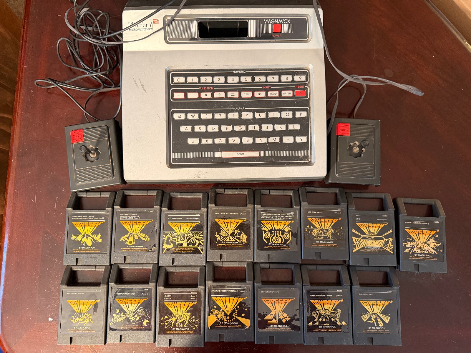 VTG 1978 Magnavox Odyssey 2 Console Video Game 2 Controllers 15 Games Untested