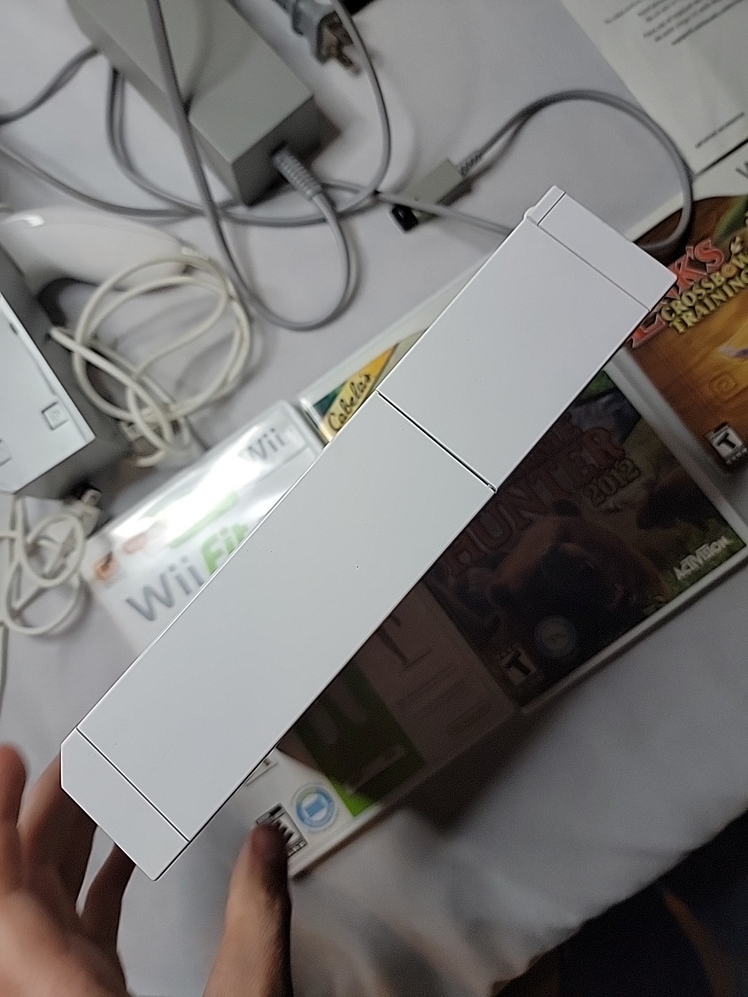 Nintendo Wii Console Bundle 3 Games 2 Remotes 2 Nunchuks Sensor Bar Cables